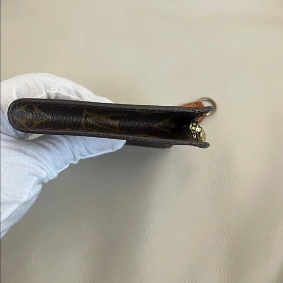 Louis Vuitton Canvas Pouch in Classic Monogram - Picture 5 of 10